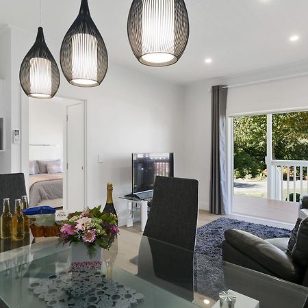 The Retreat Luxury Garden Villa Lago Lago Taupo Esterno foto