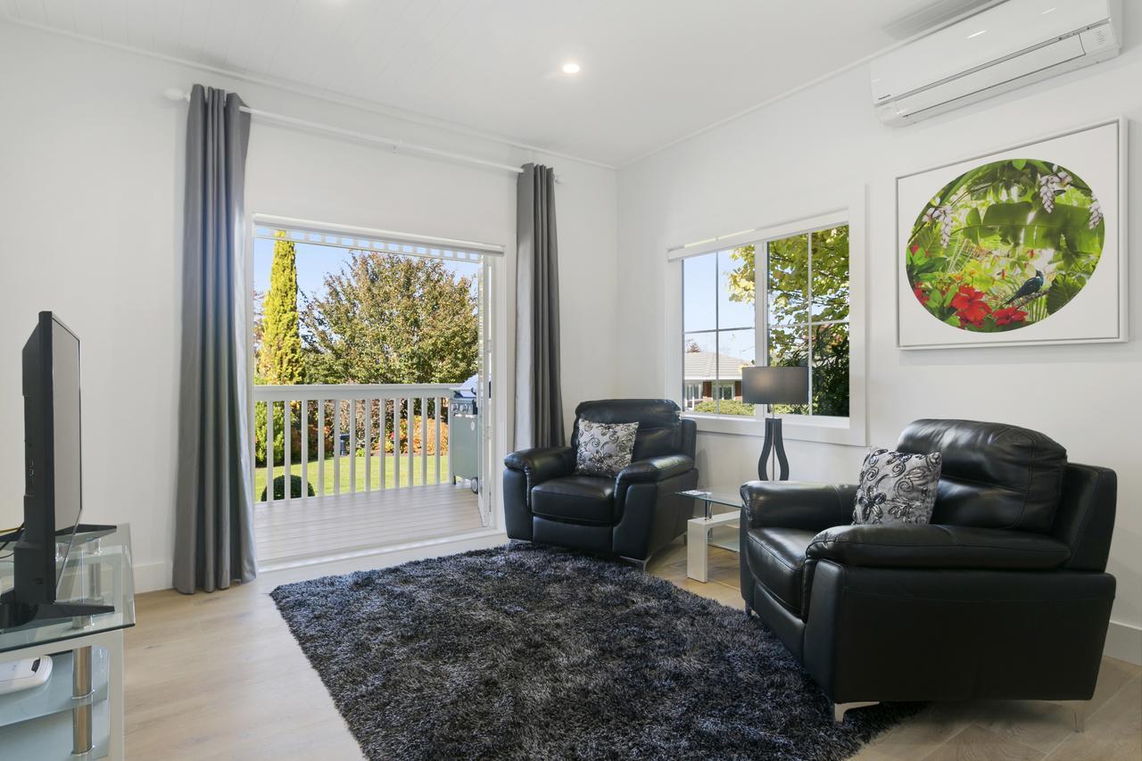 The Retreat Luxury Garden Villa Lago Lago Taupo Esterno foto